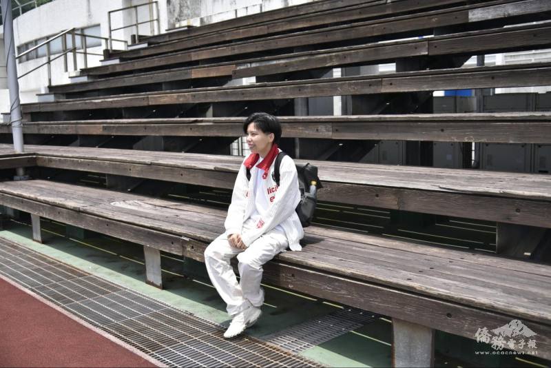 阮金銀平時喜歡在教室頂樓運動放鬆