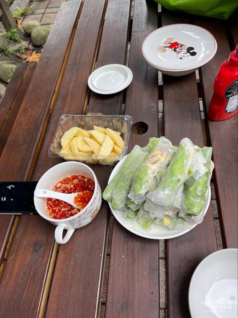 阮金銀親自製作越南生春捲