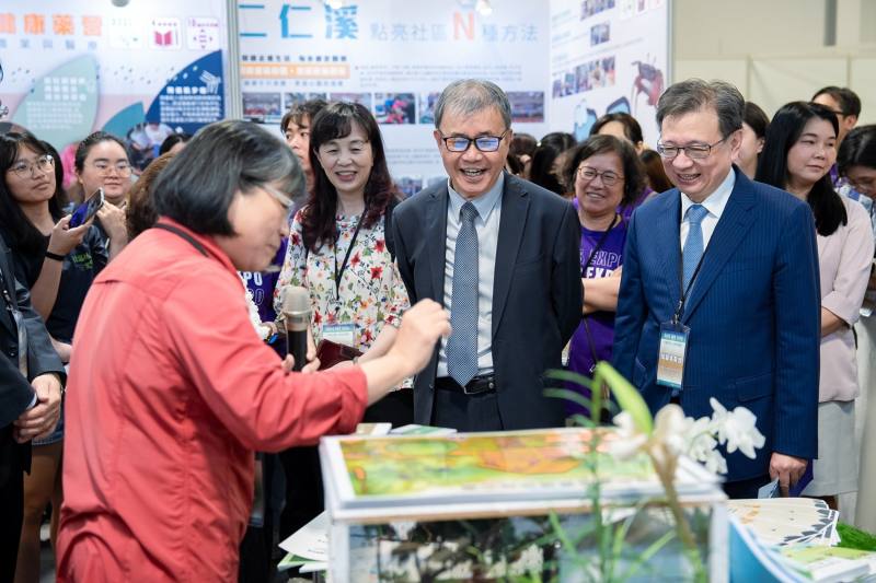 鄭英耀部長參觀國立屏東科技大學-里山根經濟計畫
