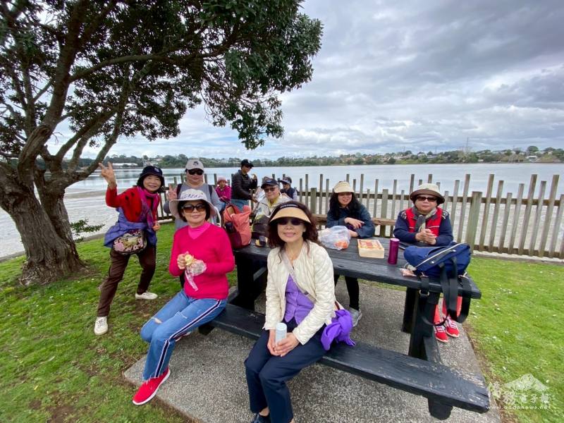秋日景致與美食相伴，氣氛溫馨