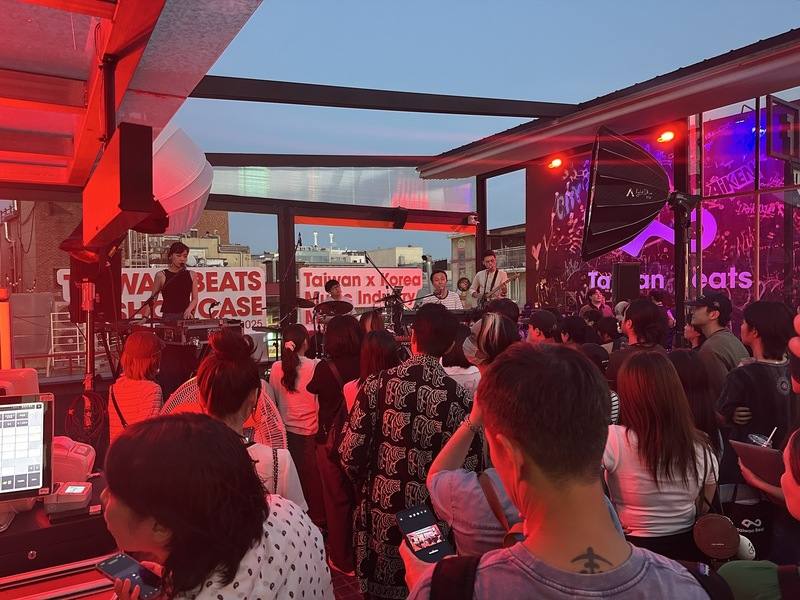 文策院11日在韓國舉行獨立Showcase演出Taiwan Beats Showcase in Seoul，由台灣樂團「我是機車少女」開場