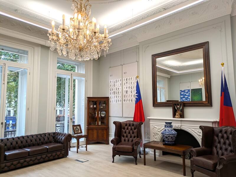 駐英國代表處搬遷至新館舍，10日開幕。圖為新的會客室，是駐英代表接見訪賓的地點