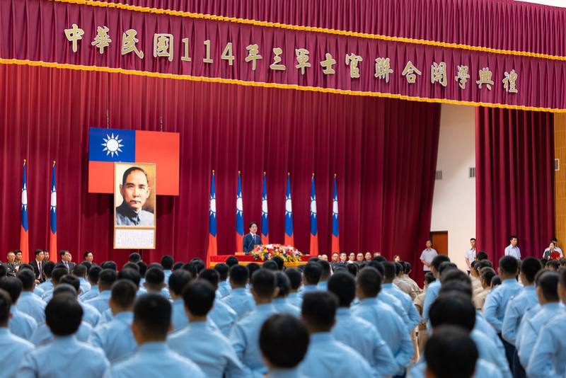 賴清德總統12日上午前往桃園出席「114年三軍士官聯合開學典禮」