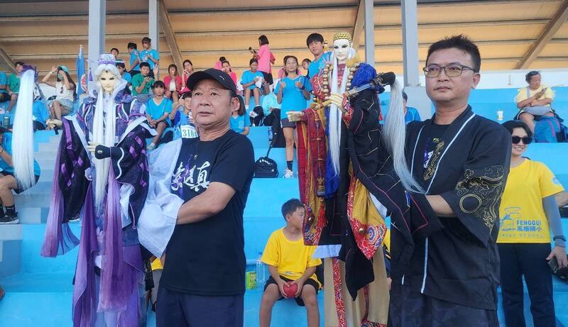 澎湖縣第69屆全縣運動會12日盛大舉辦開幕典禮，現場特別安排霹靂布袋戲精彩演出，吸引群眾目光
