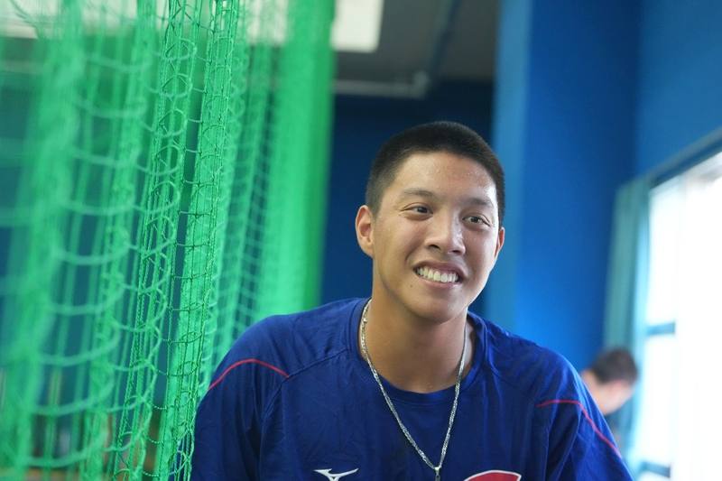 U18世界盃棒球賽賴謙凡展現教練口中「天不怕地不怕」強心臟，12日突破僵局制穩守2局無失分奪勝投；他受訪時表示，看到各國好手對棒球熱情，也盼再精進往旅外目標邁進