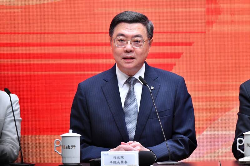 行政院長卓榮泰出席「財劃法事權分配中央地方溝通行政院說明記者會」