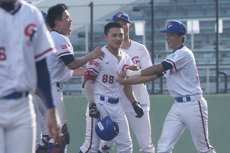 Team Taiwan celebrates its victory against Puerto Rico at the WBSC U-18 Baseball World Cup Super Round in Naha, Japan on Friday. CNA photo Sept. 12, 2025