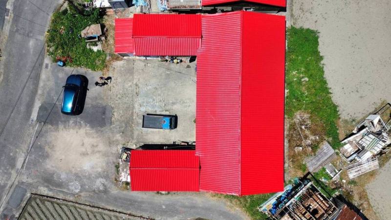 台南市政府13日指出，全市「家園復原慰助金」申請受理逾5萬件，無疑義核撥率100%，累計核發金額超過新台幣12億1100萬元，但仍有待釐清需現勘案件，市府導入無人機空拍勘災提升效率、公正性和人員安全，也加速慰助金核撥和家園復原進度。（台南市政府提供）