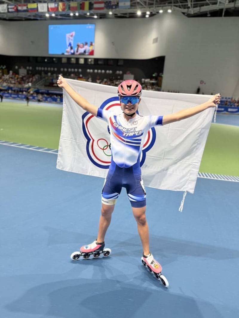 郭立陽13日於成人男子200公尺雙人計時決賽以17.599秒摘下金牌，寫下台灣第一人紀錄。（圖取自facebook.com/hsialing.tai）