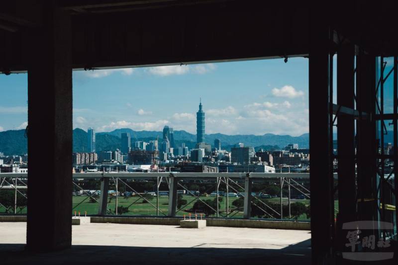 位於七樓的景觀餐廳，讓民眾在觀展之餘，能一邊享用美食，一邊欣賞窗外的基隆河美景