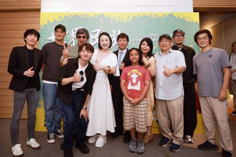 「2025世界民族電影節」12日開幕，電影節宣傳大使陸小芬（左4 ）、《孽子》導演虞戡平（左3）、《KANO》導演馬志翔（左2 ）、監製魏德聖（右1 ）、《搖籃凡世》導演張吉安（右2 ）、《新來的小朋友》導演陳聖元（左1 ）等站台力挺