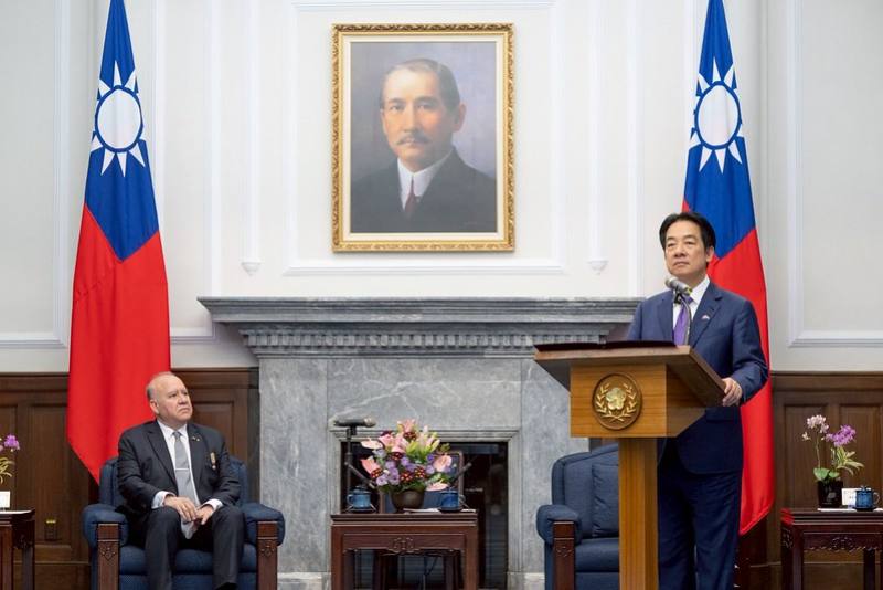 President Lai delivers remarks after receiving the credentials of new Paraguay Ambassador Darío Filártiga Ruiz Díaz.