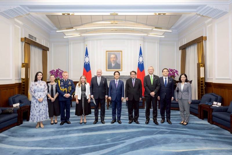 President Lai poses for a photo with new Paraguay Ambassador Darío Filártiga Ruiz Díaz.