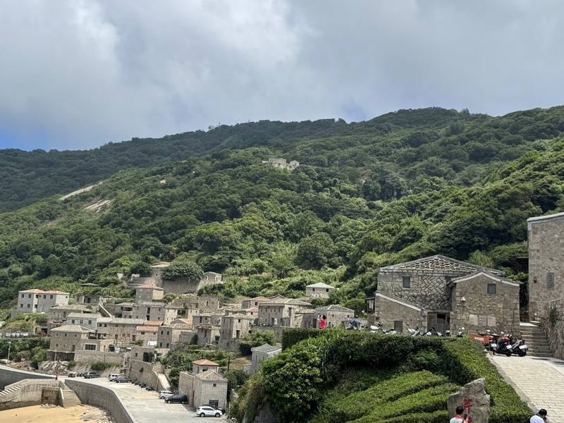 馬祖國際藝術島助攻，根據觀光署統計，近幾天國際旅客比重較去年同期成長約40%。圖為馬祖知名景點芹壁村