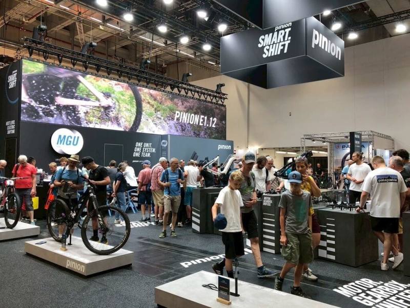 因應美國關稅及匯率衝擊，台中市政府補助9大指標產業公會出國參展，預計創造超過2000萬美元商機。圖為台灣自行車輸出業同業公會於6月參加德國歐洲自行車展。（台中市政府提供）