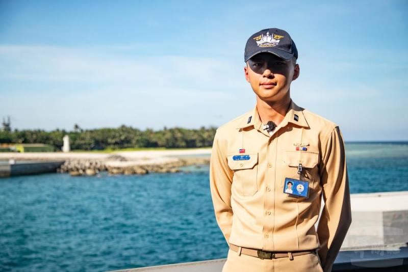 海軍官校學生楊宗育對駐島官兵的辛勤付出，致上最高敬意