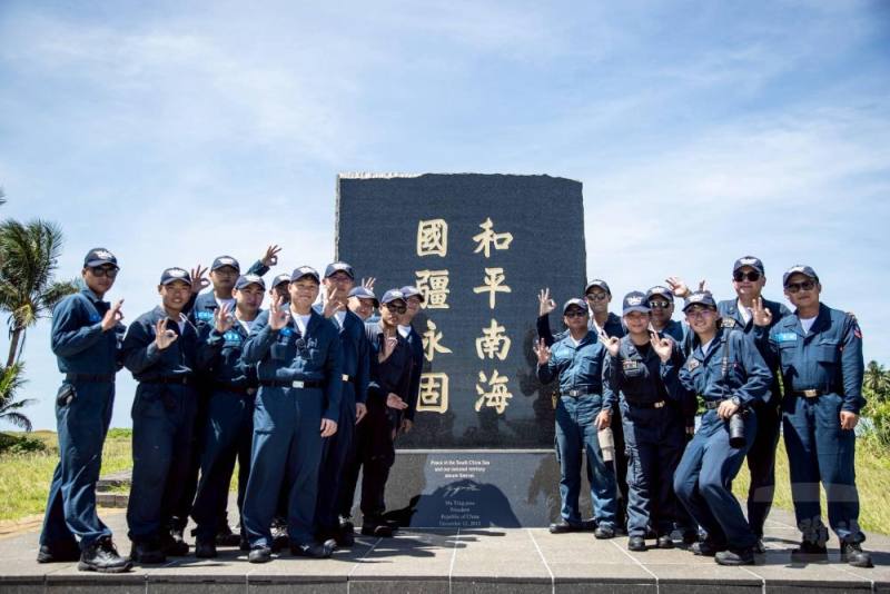 海軍114年敦睦遠航訓練支隊日前航抵南沙太平島，學生們實地見證我國南疆實況