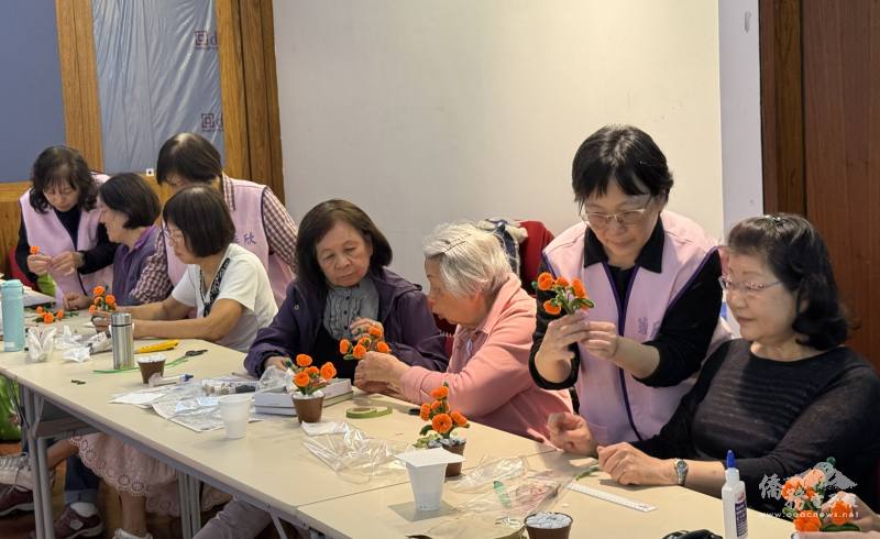 學員們在老師們指導下認真的學習