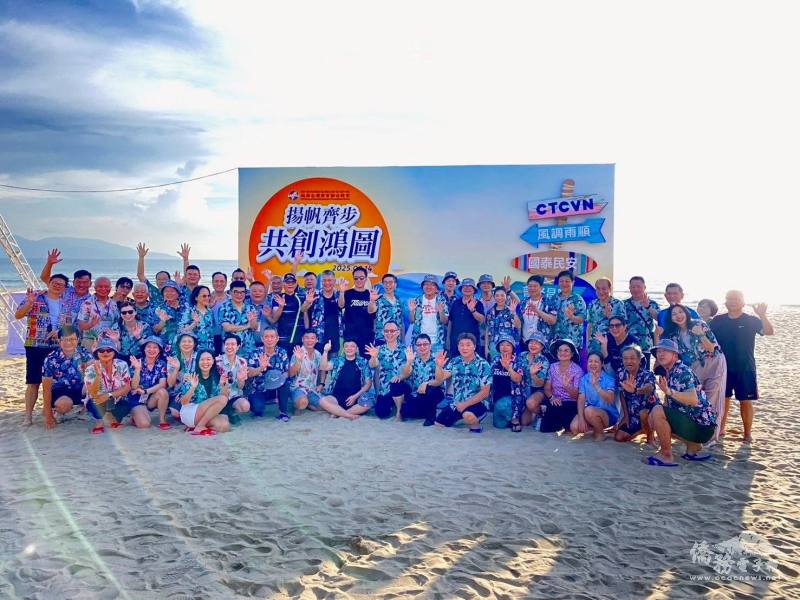 本屆以「揚帆齊步，共創鴻圖」為號召，結合「臺客風」主題，與會者穿上花襯衫、藍白拖，手提臺灣味伴手禮，在濃厚臺灣元素中展現團結活力