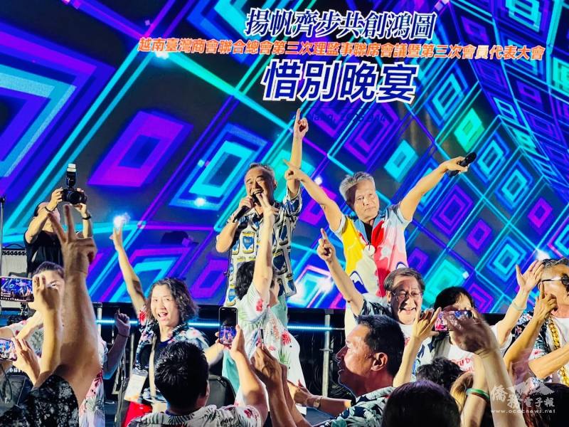 惜別晚會特邀知名歌手陳昇登臺獻唱，經典歌曲響起，全場瞬間沸騰