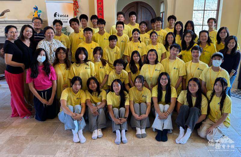 Group picture taken after making yummy mooncakes. OCAC Council Member Steve Hsieh (row 4, left 1), FASCA mentors Marian Liu (row 3, right 4), Peggy Han (row 3, right 3), and Irene Wang (row 3, right 2)