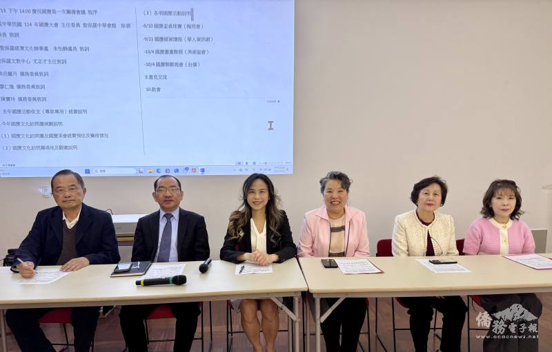 左起僑務委員廖仁煌、主任尤正才、處長朱怡靜、主任委員斯碧瑤理事長、僑務委員洪呂麗月及陳寶玲等貴賓致詞