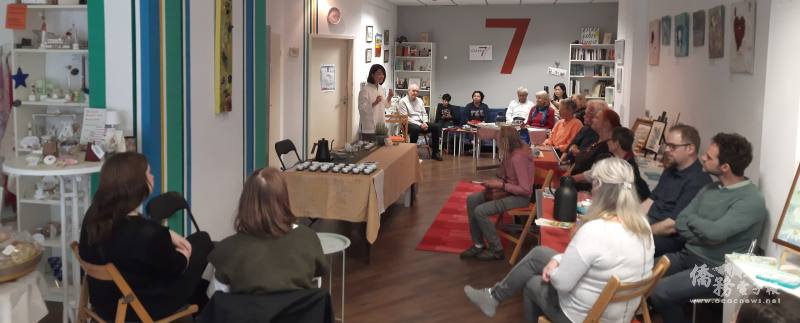 難得個午後時光，全場都沉浸在臺灣東方美人茶的茶藝活動