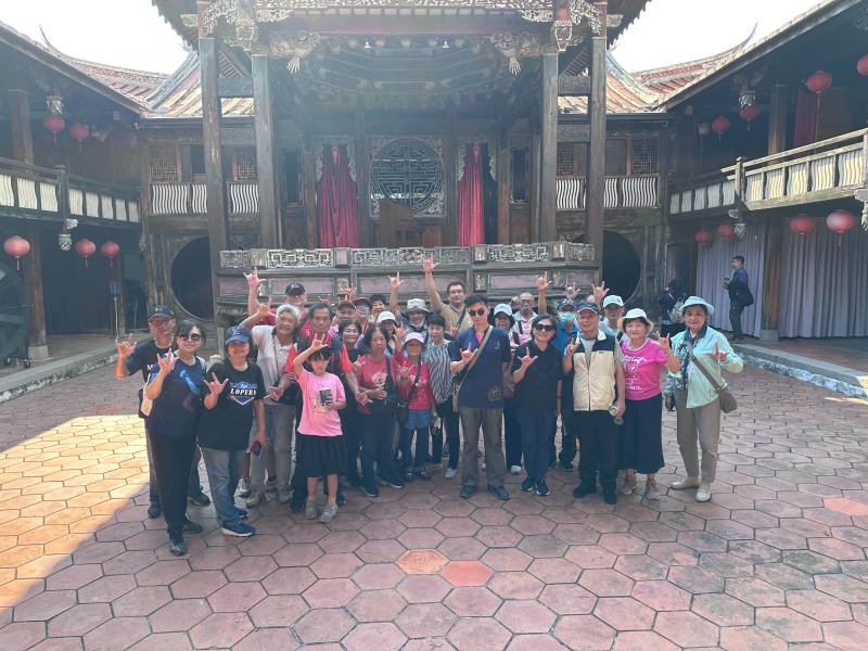 台語手語人權體驗營參訪文化基地霧峰林家宮保第園區。