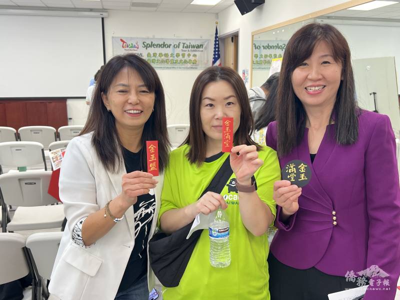 TCML學員開心擁有「鈴噹書籤」