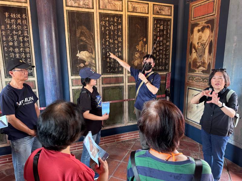 宮保第導覧時同步手語翻譯，認識霧峰林家人文事蹟。