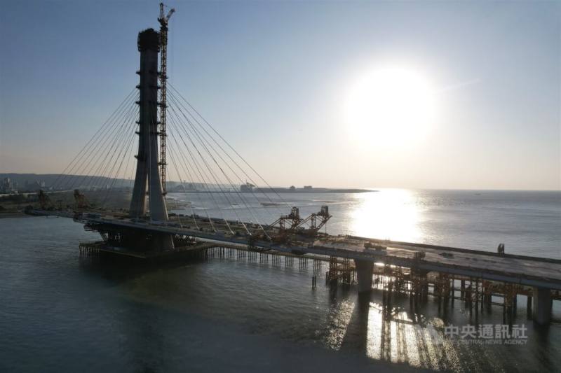 跨越淡水河的淡江大橋。（中央社檔案照片）