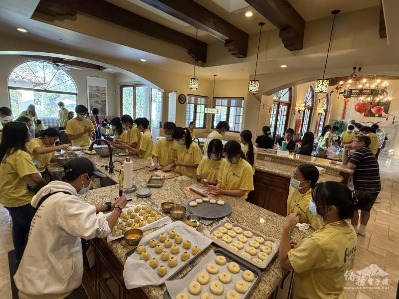 Everyone worked hard preparing mooncakes at their own stations.