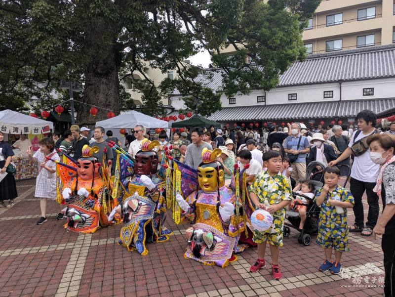 電音三太子吸引現場大小朋友