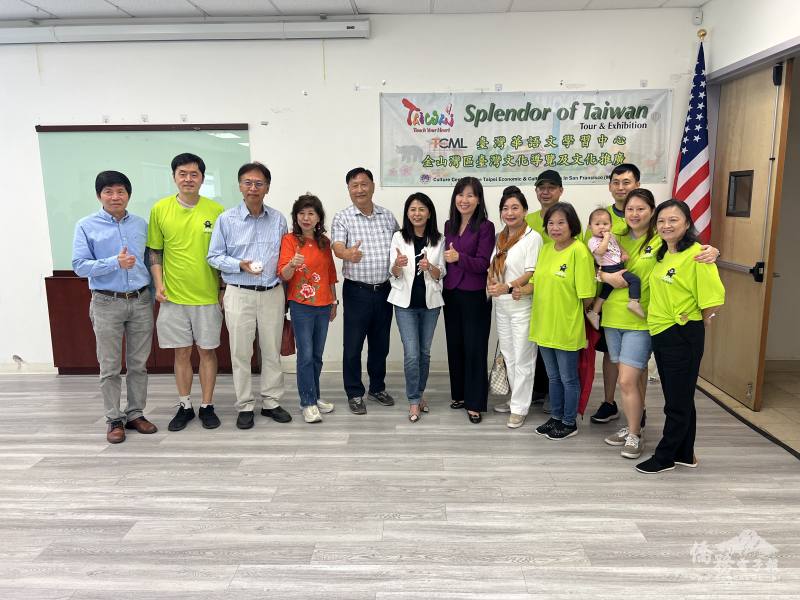 TCML學員與主任莊雅淑及活動籌劃幹部合影