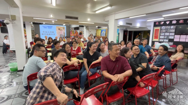 講座現場僑胞踴躍參與