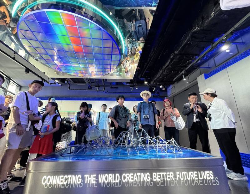 彰化縣長王惠美14日率團訪大阪世博TECH WORLD館等多國展館。TECH WORLD館展出內容讓她內心相當感動，認為有助於10月彰化要舉辦的2025台灣設計展