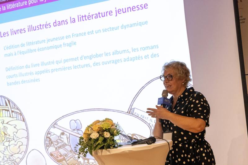 法國國家兒童文學中心教育推廣部負責人貝貢齊（Agnès_Bergonzi）擔任2025臺法文化工作坊首場與談人，分享法國近幾年繪本發展趨勢及類型的變化。