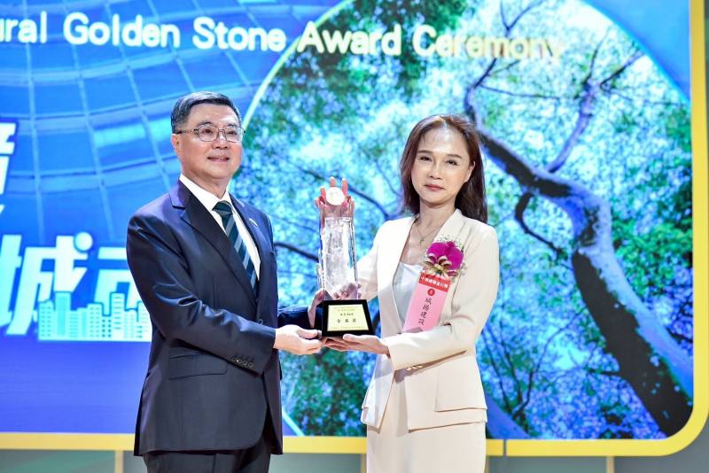 卓院長頒發獎項