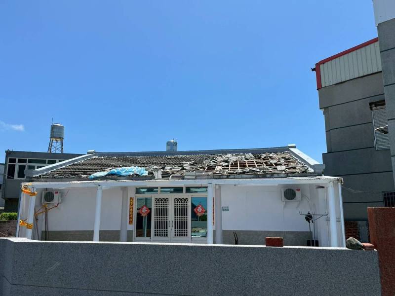 國土署中工分署同仁在嘉義東石鄉勘查丹娜絲風災民宅受損情形