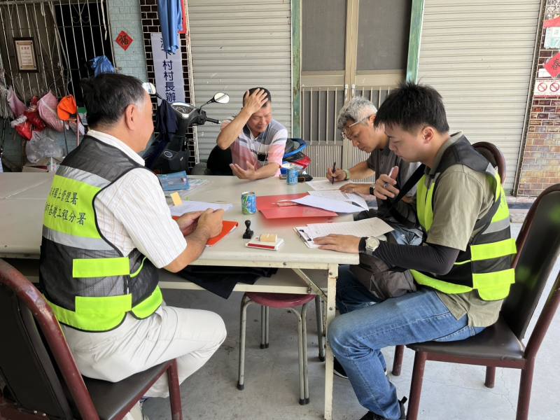 國土署中工分署率修繕小組在第一線協助受災民眾彙整修繕需求