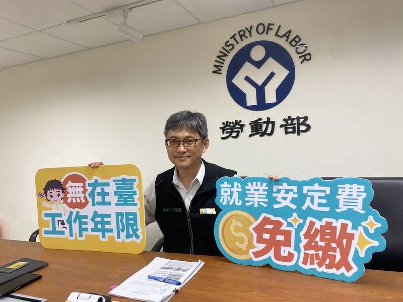 勞動部勞發署跨國勞動力事務中心主任莊國良16日指出，因應全球高齡化及少子化趨勢，勞動部推動「移工留才久用方案」，在確保國人就業機會的前提下，讓雇主可留用外國中階技術人力，目前已核准5萬1925人。