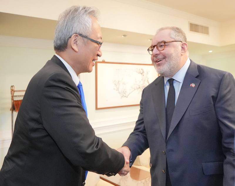 外交部政務次長吳志中歡迎法國參議院友台小組副主席特瑪（Rachid Temal）。