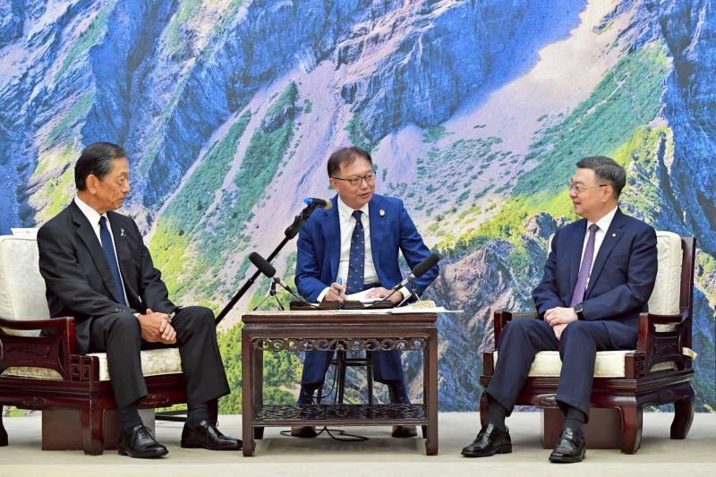 行政院長卓榮泰接見日本台灣交流協會隅修三會長一行