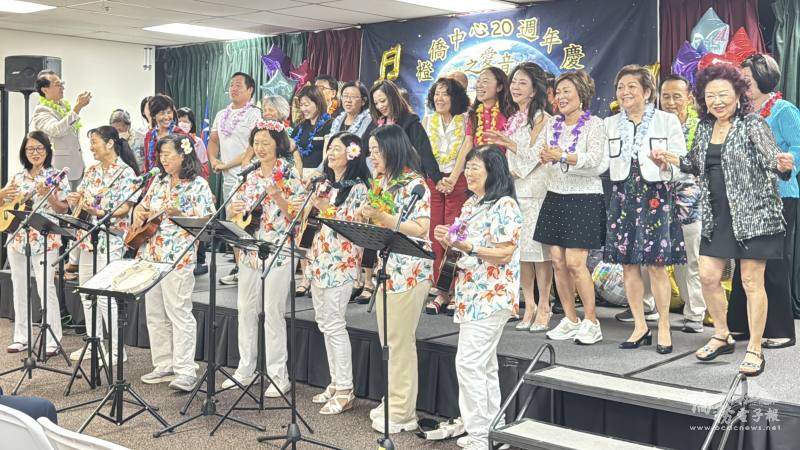 與會來賓與橙縣優克樂團一起歡唱