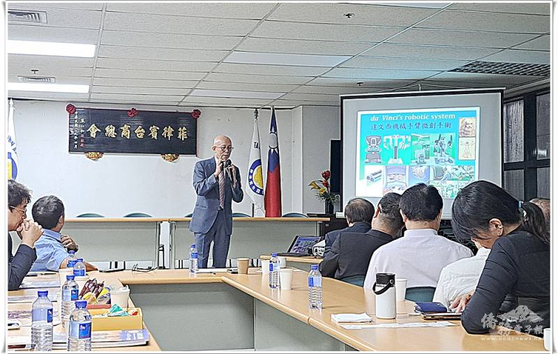 馮思中等4位長庚醫師，也以簡報分享醫療專業，說明各自專長領域專題