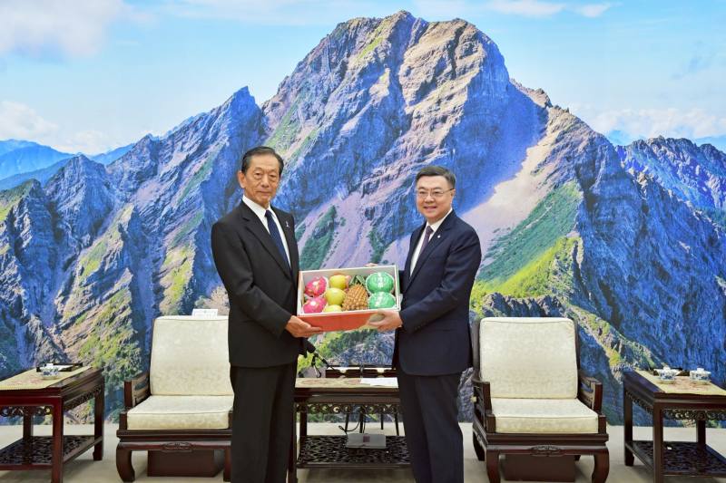 行政院長卓榮泰接見日本台灣交流協會隅修三會長一行