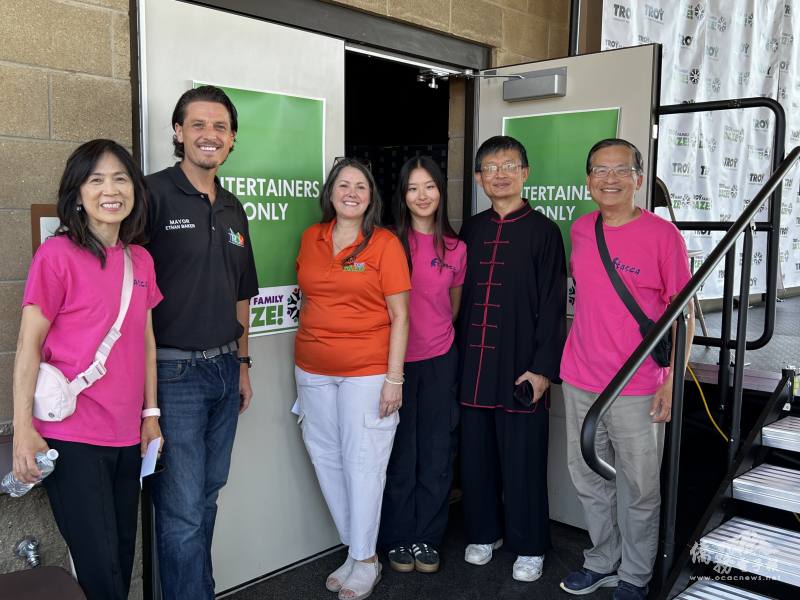 FASCA advisors, Chingching Chen and Chunhui Lee, and President Olivia Liao, pose with Troy city mayor Ethan Baker (left 2) and program committee Lisa Bica-Grodsky and Tom Zhou at backstage