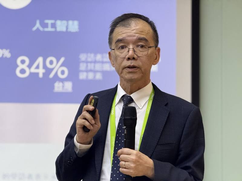 戴爾科技論壇16日在南港展覽館2館舉行，台灣戴爾科技集團總經理廖仁祥（圖）出席媒體說明會表示，人工智慧（AI）是一個「business first（生意優先）」的產業，必須對業務有實質幫助才會被採納