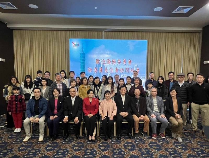 僑委會徐佳青委員長與旅秘魯僑界先進、寶眷及本處全體同仁合影