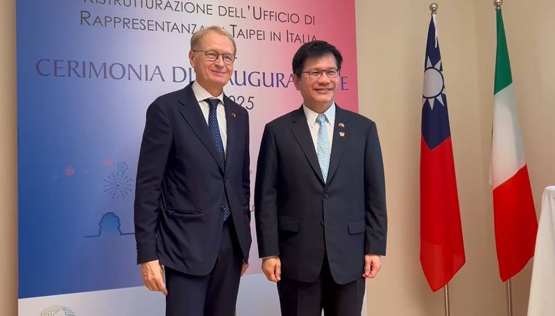 Italy-Taiwan Parliamentary Friendship Group President and Senator Lucio Malan poses for a photo with Taiwan’s Foreign Minister Lin Chia-lung in Italy on Thursday. CNA photo Sept. 17, 2025